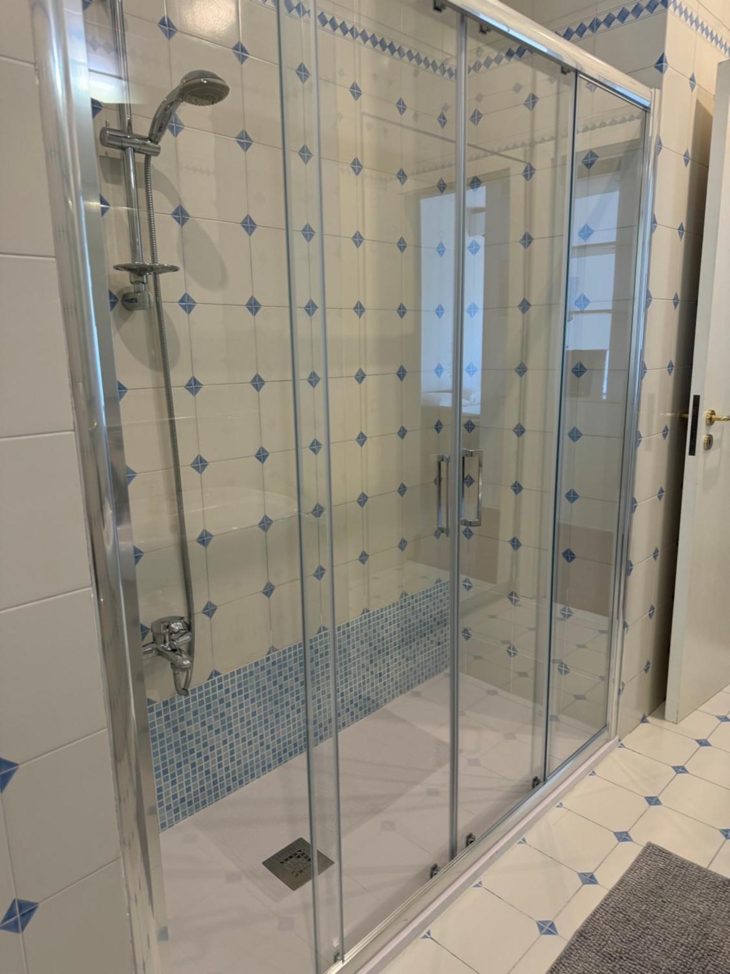Guest Corso Italia Apartment Bari Ngoại thất bức ảnh